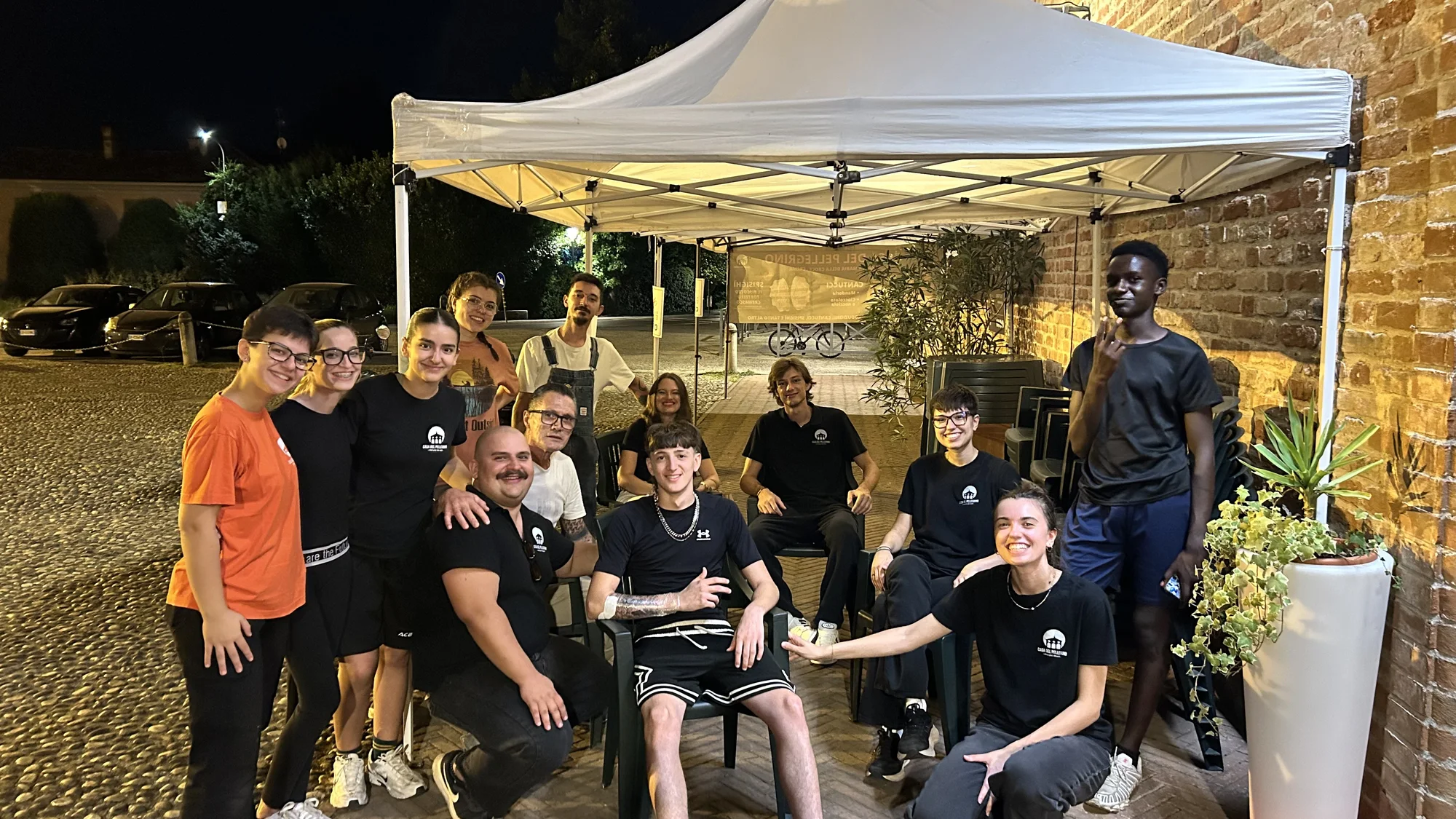 Volontari e collaboratori della Casa riuniti insieme